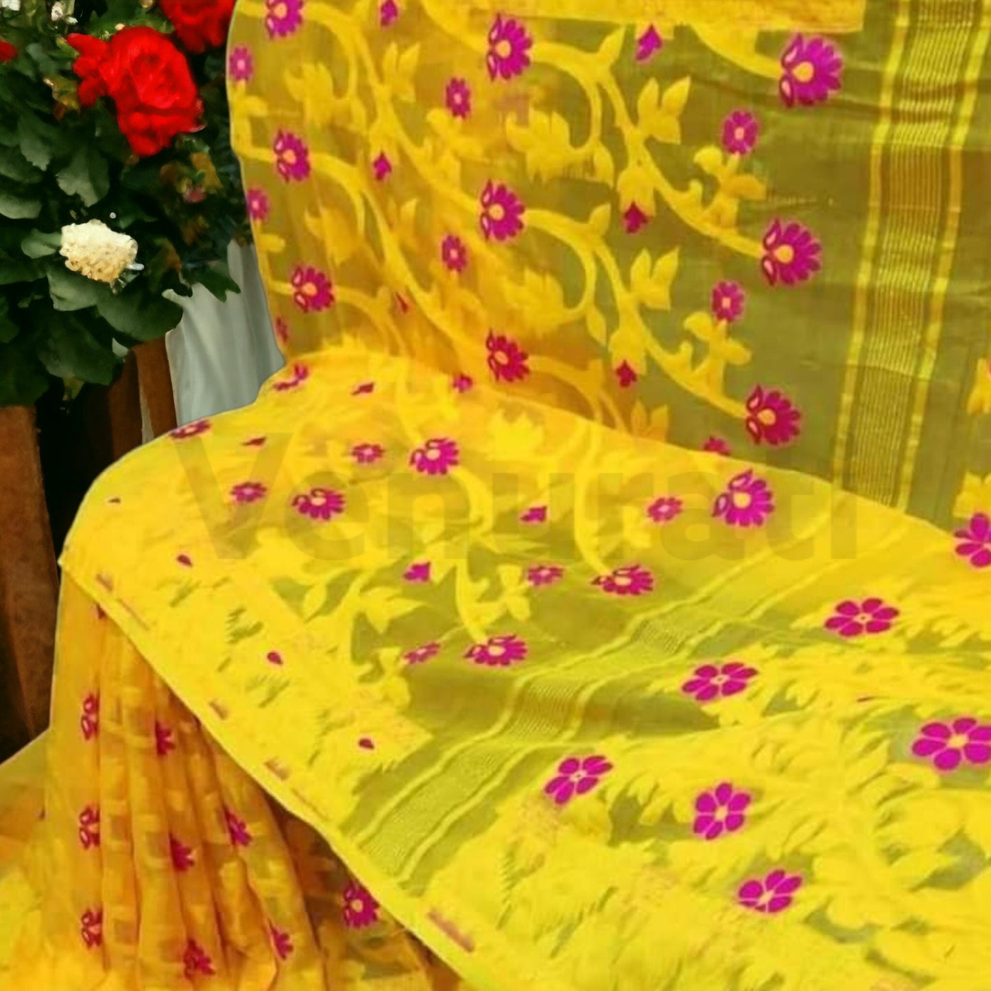 Authentic Dhakai Jamdani Saree Floral Work Jamdani Saree Soft and Comfortable Dhakai Saree Handloom Jamdani Sari from Bengal
