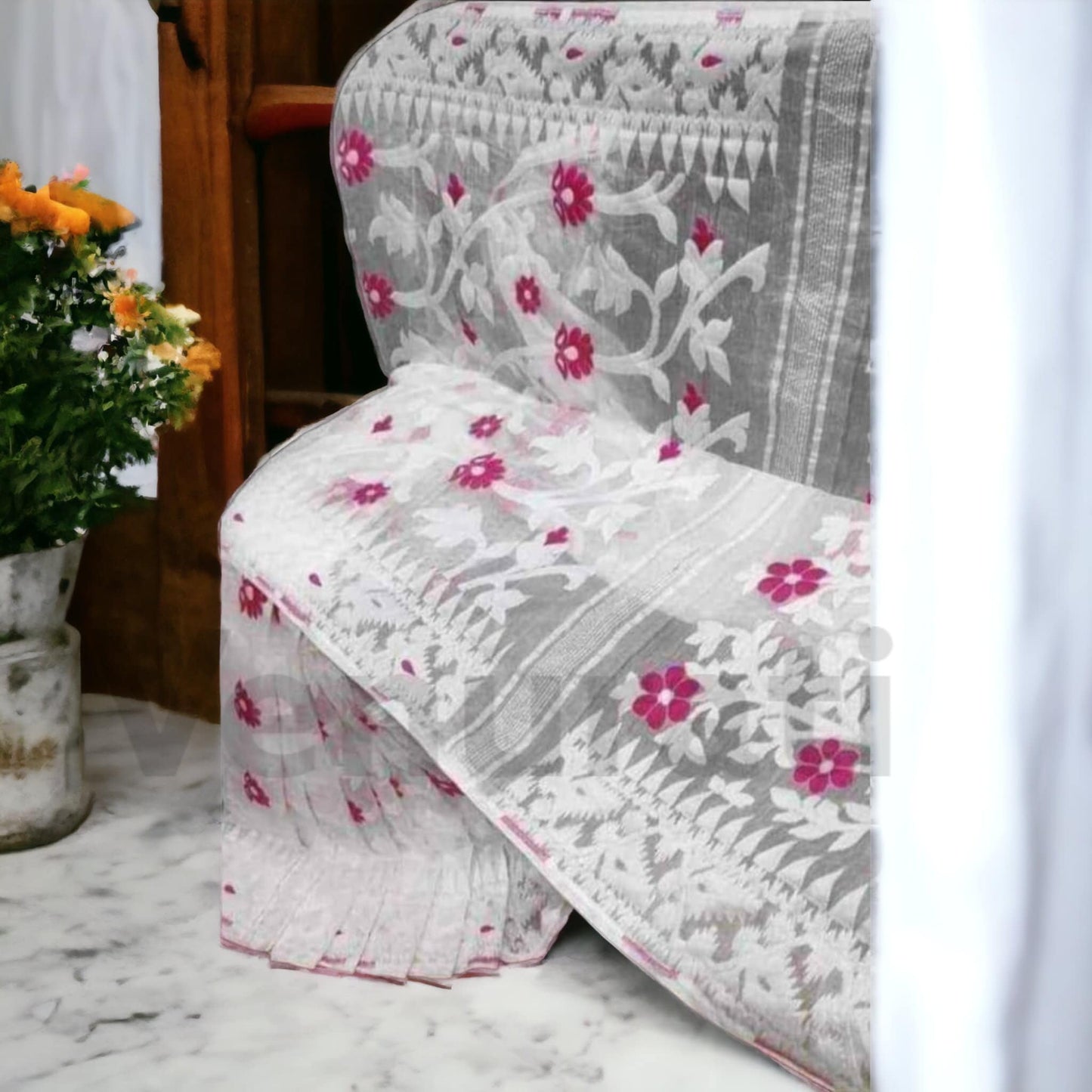Authentic Dhakai Jamdani Saree Floral Work Jamdani Saree Soft and Comfortable Dhakai Saree Handloom Jamdani Sari from Bengal